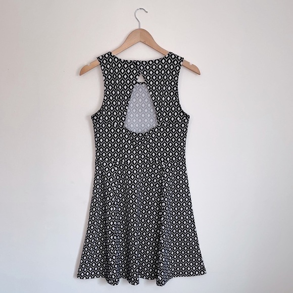 H&M Black + White Patterned Mini Dress - Picture 6 of 9